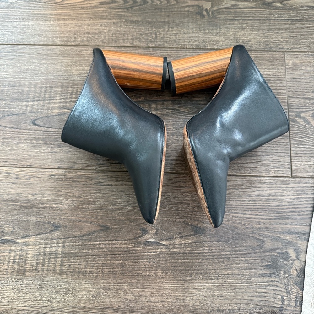 BCBG MaxAzria Antonia Black Leather Pointed-Toe Mule with Wood Block Heel
6.5 - Picture 5 of 11